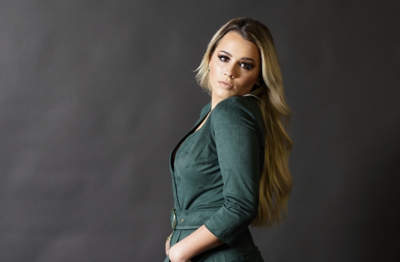 Gabby Barrett photo cred: Taylor Kelly