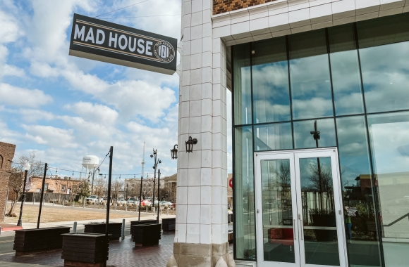 Mad House 101 Restaurant & Bar