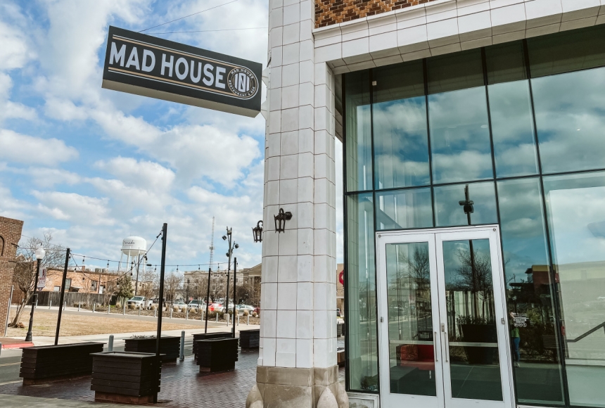 Mad House 101 Restaurant & Bar